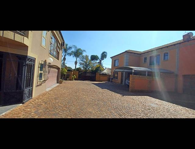 3 BEDROOM HOUSE FOR SALE IN DAL FOUCHE